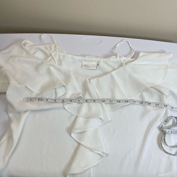 The Room| Cascading| Ruffle| Cold shoulder| Lightweight| large - Picture 3 of 15